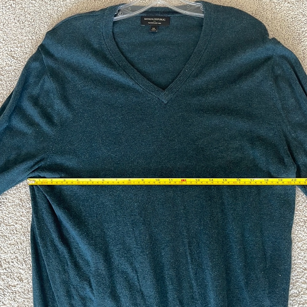 Men’s Banana Republic Premium Luxe Yarn V-Neck Sweater